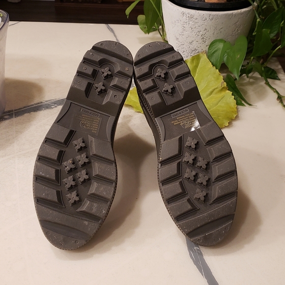 Chelsea Boot - Picture 2 of 4